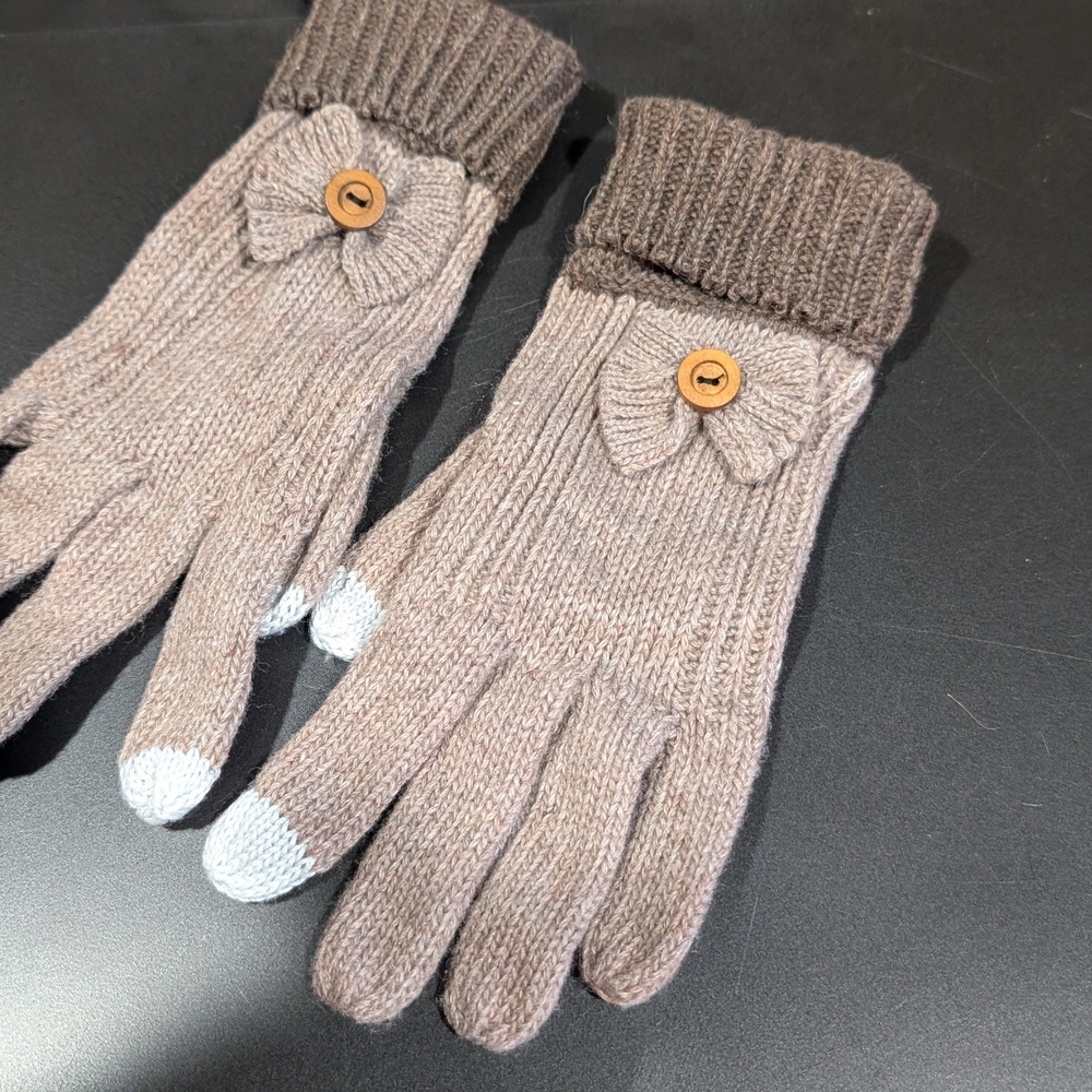 Cozy Brown Knit Gloves with Bow Accent